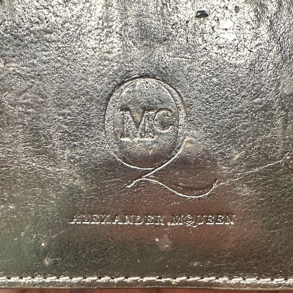 Alexander McQueen silver leather clutch bag with a chain strap-COA included - Picture 3 of 15